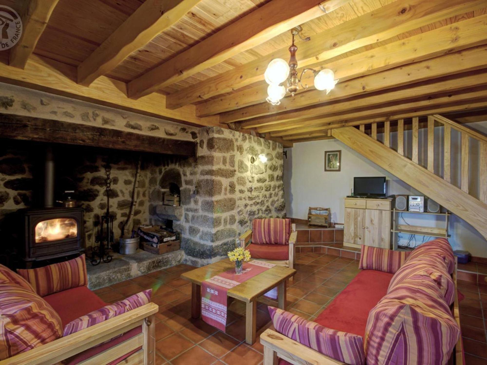 Charmant Gite Avec Terrasse, Cheminee Et Jardin, A Proximite Des Bois, Animaux Acceptes - Fr-1-496-205 Saint-Jean-Soleymieux Buitenkant foto