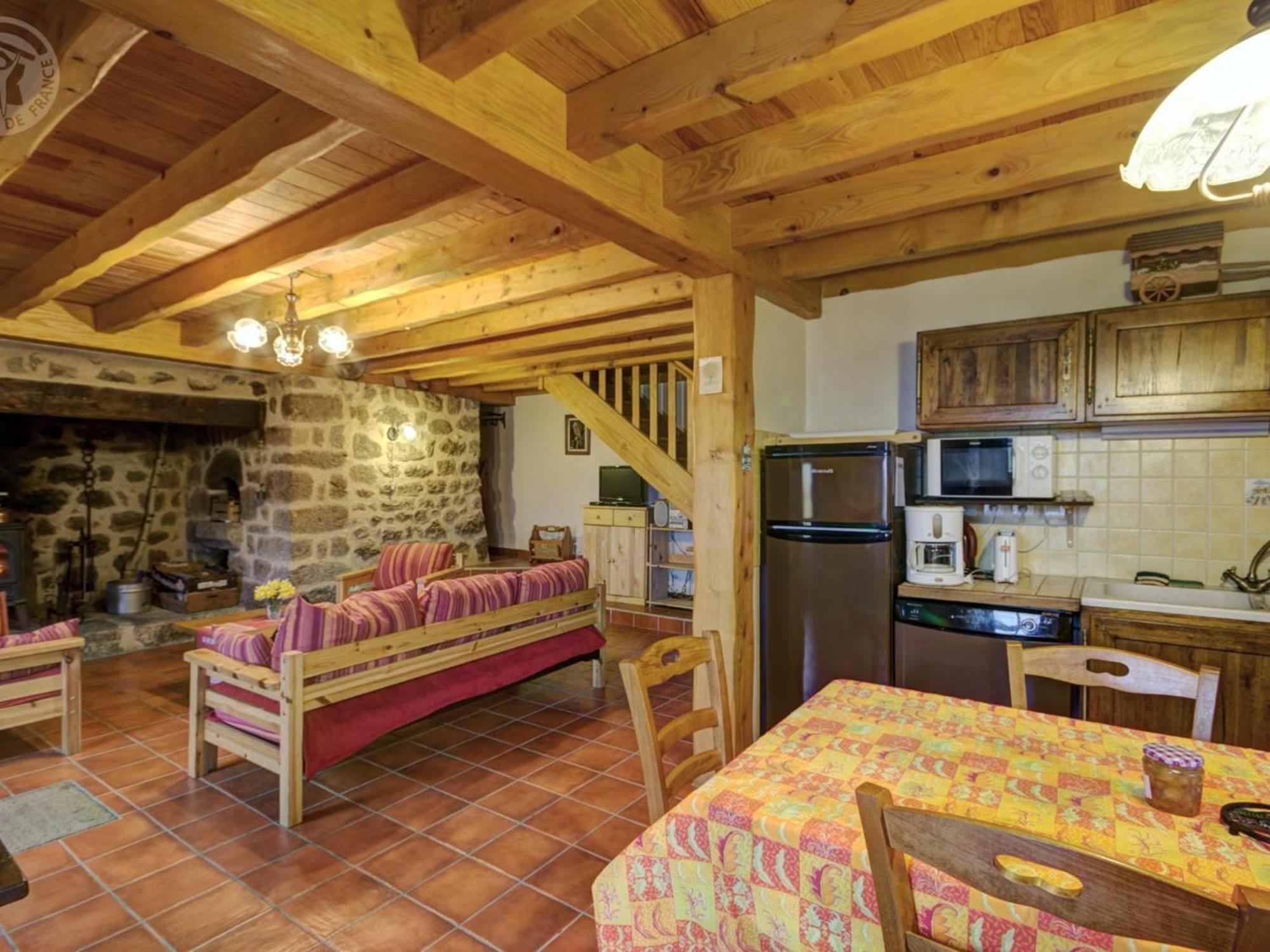 Charmant Gite Avec Terrasse, Cheminee Et Jardin, A Proximite Des Bois, Animaux Acceptes - Fr-1-496-205 Saint-Jean-Soleymieux Buitenkant foto
