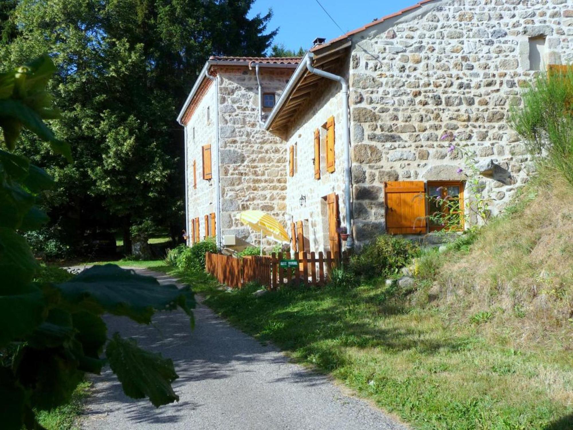 Charmant Gite Avec Terrasse, Cheminee Et Jardin, A Proximite Des Bois, Animaux Acceptes - Fr-1-496-205 Saint-Jean-Soleymieux Buitenkant foto