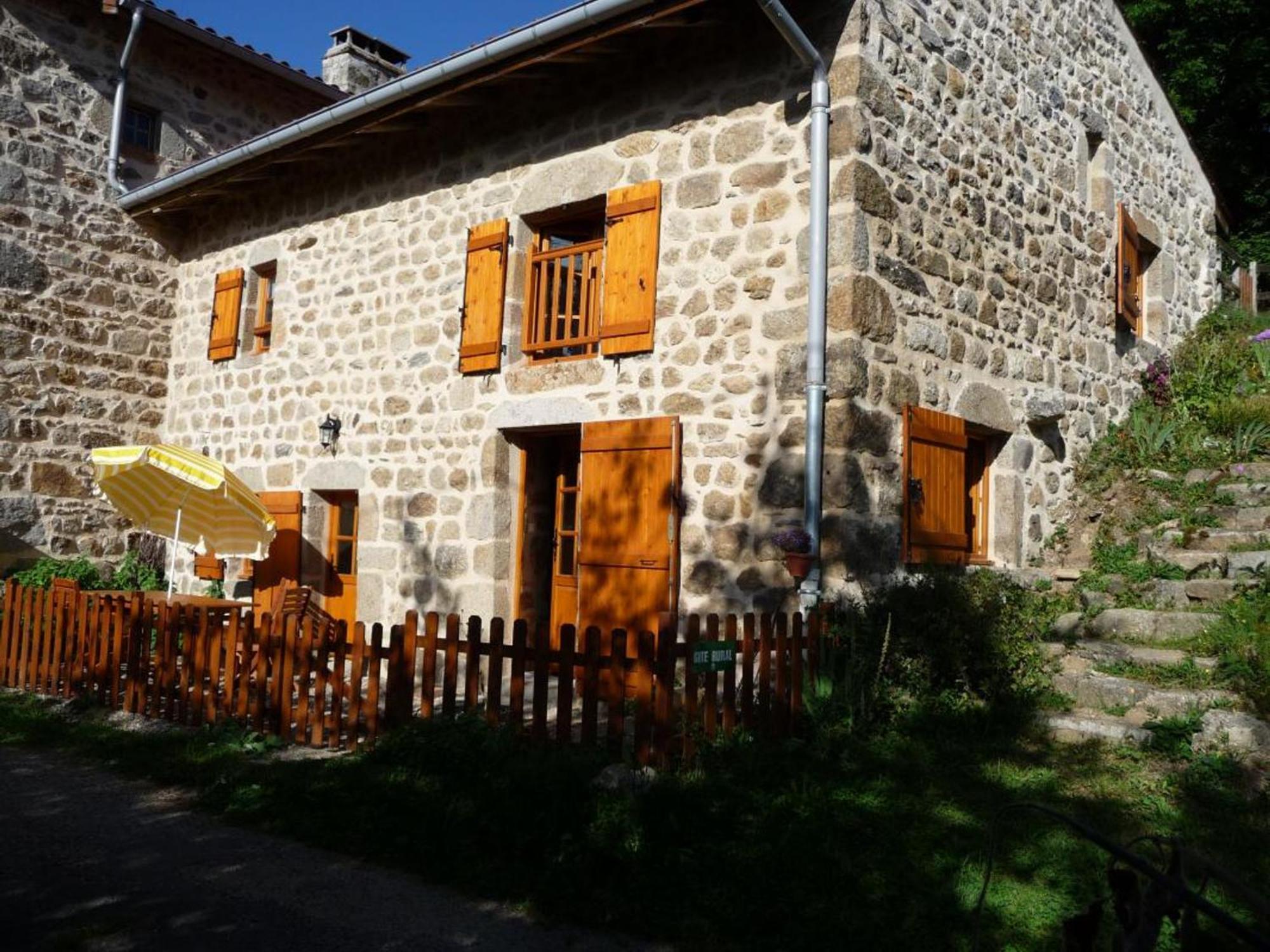 Charmant Gite Avec Terrasse, Cheminee Et Jardin, A Proximite Des Bois, Animaux Acceptes - Fr-1-496-205 Saint-Jean-Soleymieux Buitenkant foto